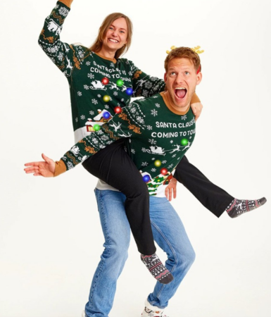 Julemandens Slæde LED Julesweater  385x450 - Unisex julesweater med LED lys