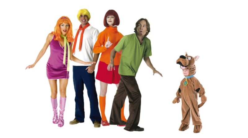 scooby doo kostume til voksne vera kostume til voksne shaggy kostume til voksne scooby doo gruppe kostume daphne kostume til voksne gruppe kostume tegnefilm 70erne 800x445 - Scooby Doo kostume til voksne